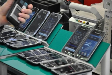 Aumentó la venta de celulares: "En estos momentos somos más competitivos que Brasil"