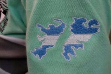 Estudiantes pusieron a las islas Malvinas en sus buzos de egresados