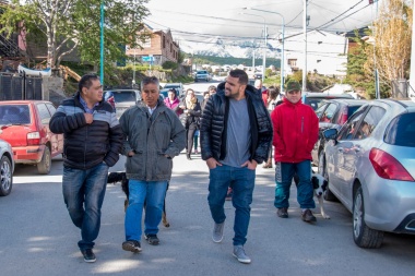 Vuoto recorrió las obras que se realizan en el playón deportivo El Choconcito
