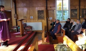 Por primera vez un cura villero dio misa en Las Malvinas