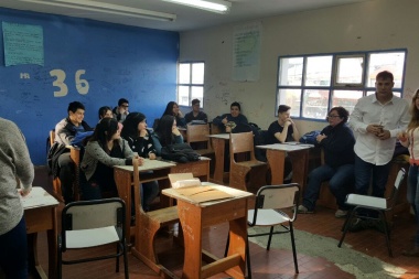 Capacitan alumnos preventores en adicciones
