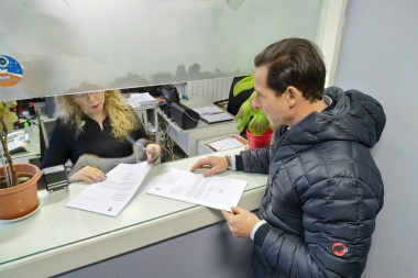 Bertotto presentó en la Legislatura un proyecto para prohibir la salmonicultura