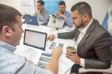 Vuoto verificó el plan de obras en ejecución junto a funcionarios de su gabinete
