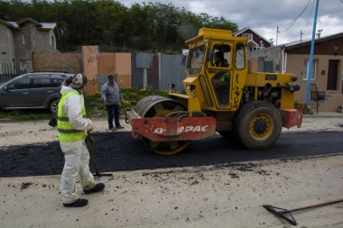 Encaran trabajos de repavimentación en distintas calles del barrio Calafate de Ushuaia