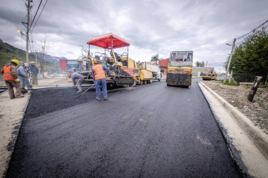 En Ushuaia, la Municipalidad comenzó con el pavimentado en un sector del barrio Andorra
