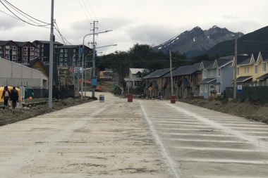 Ejecutan el tramo final de pavimentación de la cuarta mano de avenida Yrigoyen