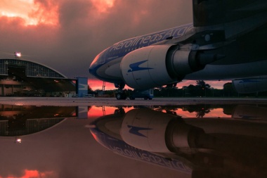 Oficial: los vuelos al exterior de Aerolíneas Argentinas pagarán el impuesto del 30%