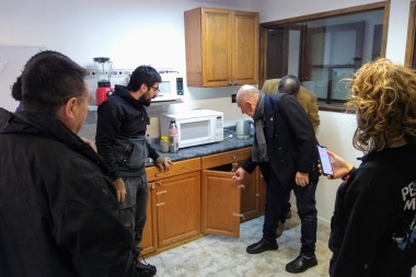 La Municipalidad de Tolhuin donó mobiliario para la nueva residencia de la UNTDF
