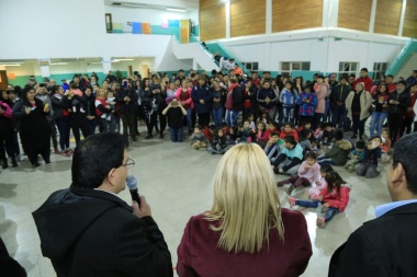 Bertone lanzó en Río Grande el programa "Avanzar" destinado a estudiantes de los CENS