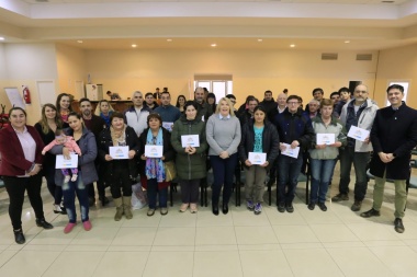 Bertone encabezó una nueva entrega de subsidios del programa "Llegó el Gas"