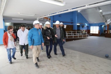 Bertone recorrió la obra de reconstrucción de las escuelas N° 20 y N°26 de Río Grande