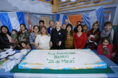 Bertone acompañó los festejos por los 22 años del barrio "25 de Mayo" en Río Grande