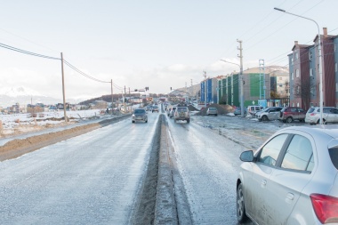 Deshielo en Ushuaia: "Realizamos un trabajo constante con máquinas y camiones"