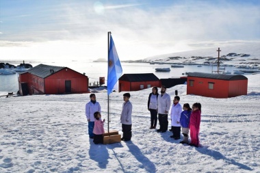 Día de la Antártida: ¿Cómo es enseñar y aprender en la escuela más austral del mundo?