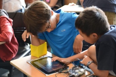 Por ley, todas las escuelas del país deben enseñar programación en 2020: ¿es posible?
