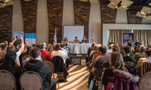 Arcando presidió la apertura de un foro que impulsa el turismo gastronómico