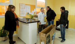 Escuelas de Chacra XI y Margen Sur recibieron electrónicos donados por la Aduana