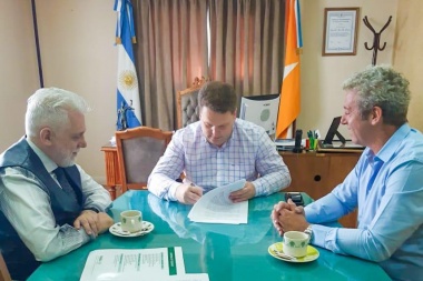 Von der Thusen firmó convenio marco entre el Concejo Deliberante y la UCES