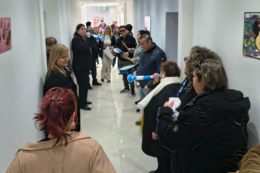 Trabajadores del Concejo Deliberante de Río Grande mantienen una asamblea por reclamo salarial