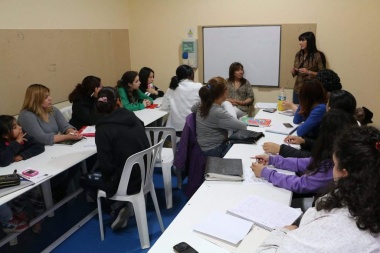Con más de 25 cursos de capacitación se fomenta el autoempleo