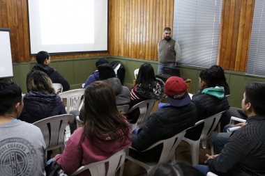 Brindaron capacitación sobre búsqueda laboral a jóvenes en la Casa Municipal de la Margen Sur