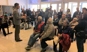 El titular de PAMI dijo que el servicio se “reestableció” pero no conformó a los abuelos