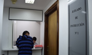 Procesaron por "lesiones leves" a una mujer que apuñaló a su pareja