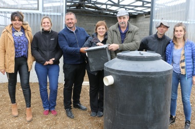 Río Grande: El Municipio entregó el primer biodigestor a un productor local