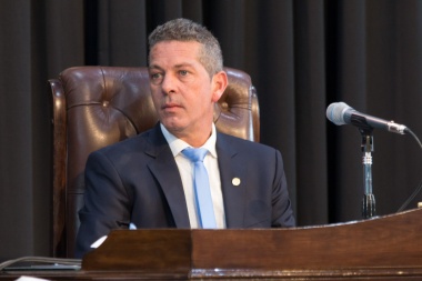 "La gobernadora saliente dejó una provincia devastada y muy complicada financieramente"