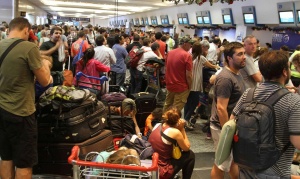 En el inicio del feriado largo, hay demoras en los vuelos en Aeroparque por una asamblea de pilotos