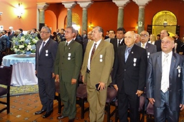 Argentina condecoró a 34 pilotos peruanos por su apoyo durante la guerra de Malvinas