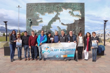 Abrazo simbólico en Ushuaia: "Malvinas debe ser una política de Estado", dijo Bertone