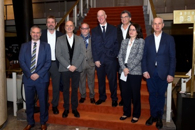 Faurie y kent asistieron a obra protagonizada por veteranos de guerra de ambos países