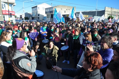 Una multitud marchó en Río Grande haciendo sentir las consignas del #8M
