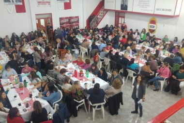 Autoridades de la UCR brindaron un agasajo a mujeres en Río Grande