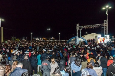 Vigilia en Ushuaia: "Esta fecha es la oportunidad perfecta para reencontrarnos como país"