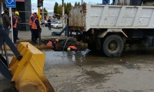La rotura de un caño afecta el servicio de agua potable en Río Grande