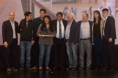 Gobierno entregó los premios "Albatros 2017" a los deportistas destacados