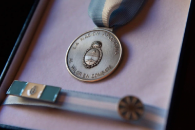 "Una deuda de honor": condecoraron a 23 héroes de Malvinas que realizaron misiones aéreas secretas, a 37 años de la guerra