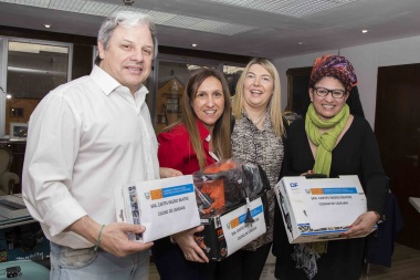 La gobernadora Bertone entregó equipamiento a emprendedores de Ushuaia