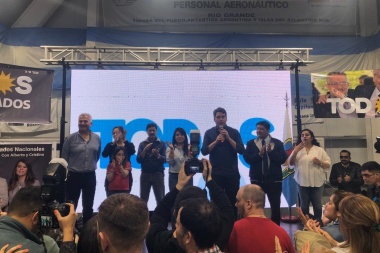 Perez encabezó el acto del peronismo por el 'Día de la Lealtad' en Río Grande