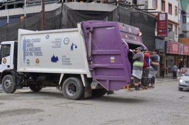 Un trabajador de Agrotécnica, en estado delicado tras caer de un camión recolector