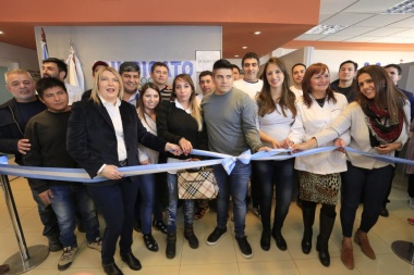 Bertone acompañó la inauguración de laboratorio clínico del sindicato plástico