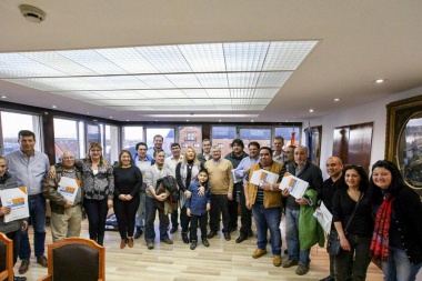 Bertone entregó subsidios a productores de Ushuaia, Almanza y San Sebastián