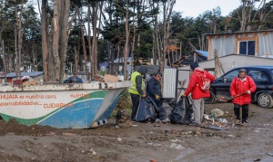 Realizaron un operativo de limpieza de basura y chatarra en el barrio Kaupén