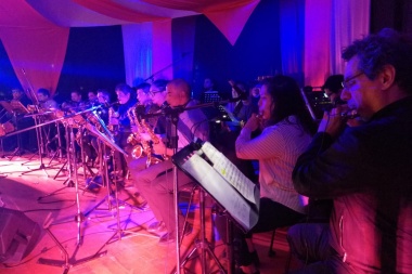 La banda Municipal de Música presentó un espectáculo con fines solidarios