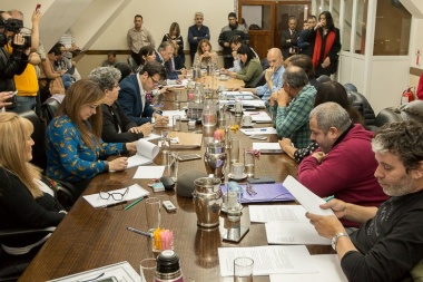 Reforma política: Legisladores les refrescaron la memoria a referentes políticos que rechazan el proyecto