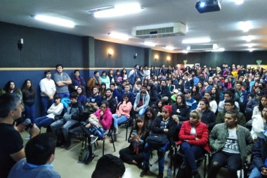 Más de 500 jóvenes inician capacitaciones laborales rentadas en Río Grande