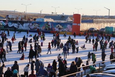 Los chicos disfrutaron de otra jornada recreativa en la pista de patinaje