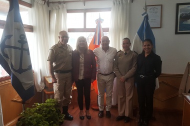 Impulsan reconocimiento a prefecturianas que custodian el Canal Beagle